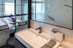 Bathroom, Spa Suite (S), Scenic Eclipse II