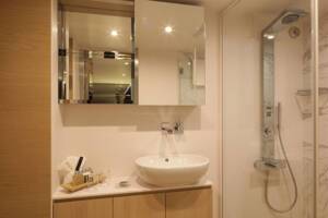 Bathroom, Junior Balcony Suite (RJ), Scenic Jasper