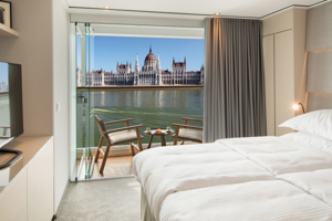 Emerald Grand Balcony Suite, Emerald Destiny