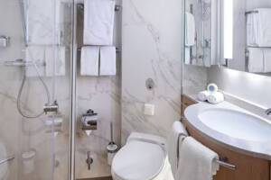 Penthouse Suite, Bathroom, Sirena, Oceania Cruises