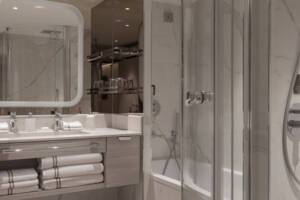 Premium Medallion Suite Bathroom