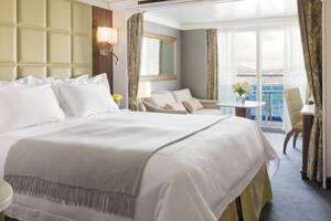 Concierge Suite bedroom, Seven Seas Voyager