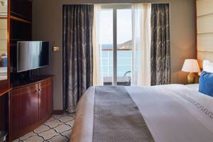 Owner's Suite Bedroom (O1), Silver Whisper