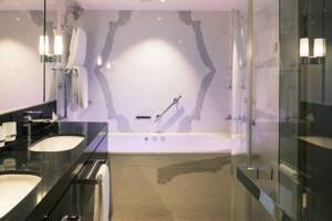 Suite Bathroom (B6), Arvia