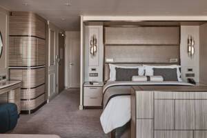 Silver Suite bedroom, Silver Endeavour