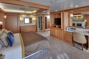 Grand Suite Bedroom, Queen Elizabeth, Cunard