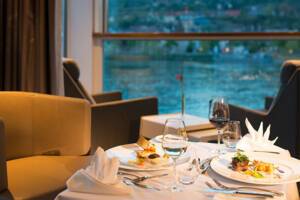 Dining Area, Royal Panorama Suite (RP), Scenic Jasper