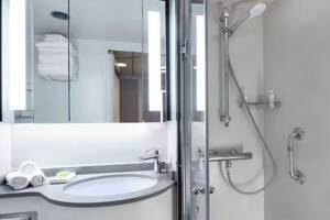 Inside Stateroom, Bathroom, Sirena, Oceania Cruises