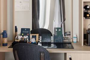 Expedition Grand Suite (MG) Dressing Area, MS Fram, HX