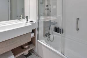 Celebrity Suite, Bathroom, Celebrity Beyond