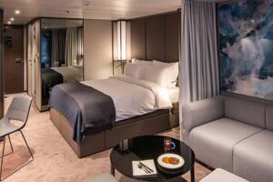 Bedroom, Deluxe Verandah Suite (DB), Scenic Eclipse II