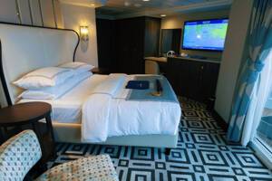 Club World Owners Suite Bedroom on Azamara Pursuit