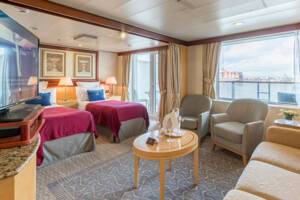 Queens Suite Bedroom, Queen Victoria, Cunard