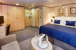 Britannia Deluxe Inside Bedroom, Queen Victoria, Cunard