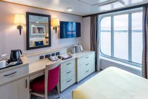 Britannia Single Oceanview Dressing Area, Queen Elizabeth, Cunard