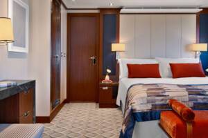 Grand Signature Suite Bedroom, Seabourn Ovation