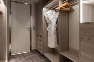 Silver Suite Storage, Silver Ray