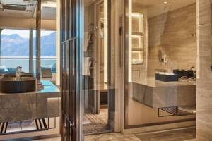 Owner's Suite bathroom, Silver Endeavour