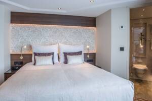 Superior Suite, Ruby Deck, MS Oscar Wilde, Riviera Travel