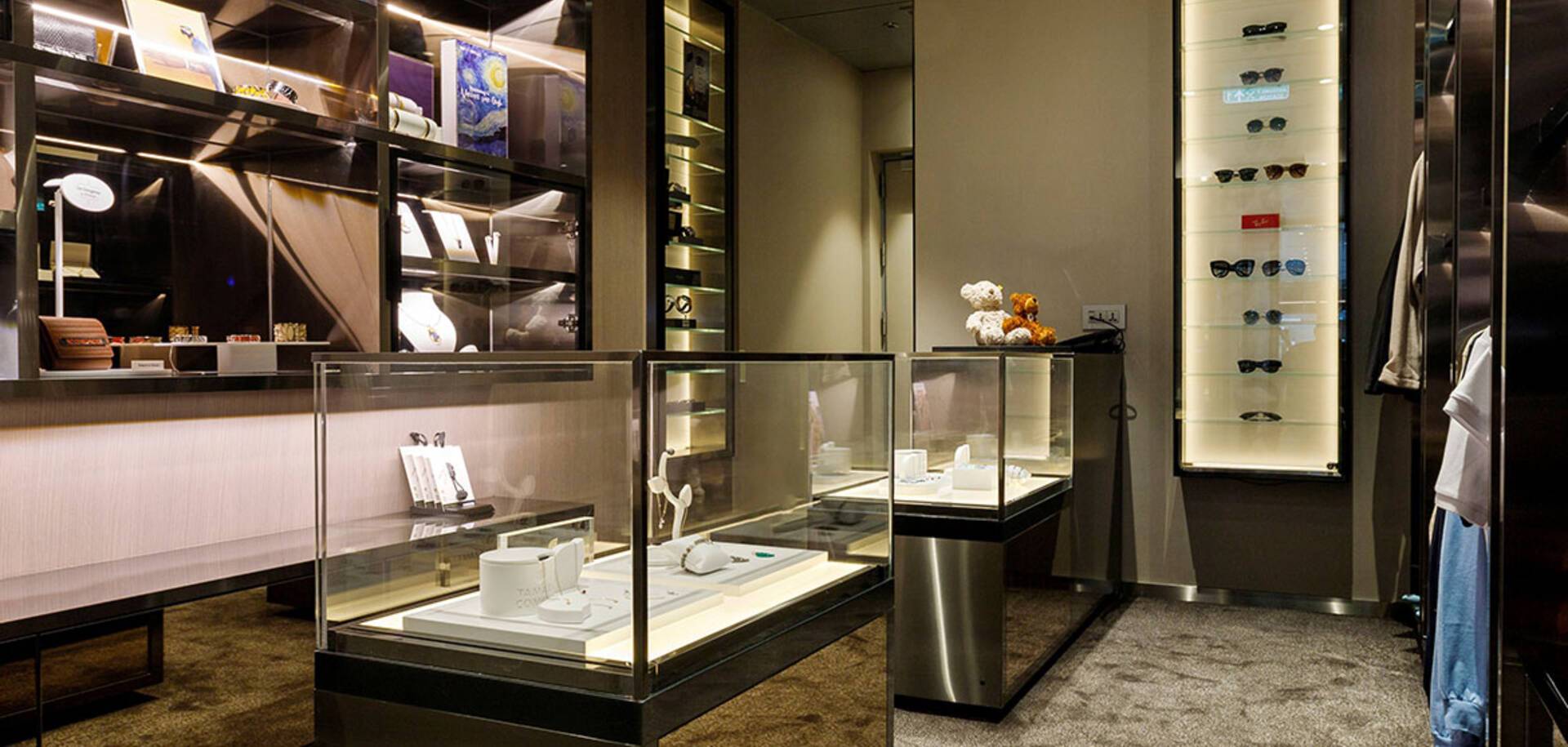 Boutique Azzurra on Emerald Azzurra