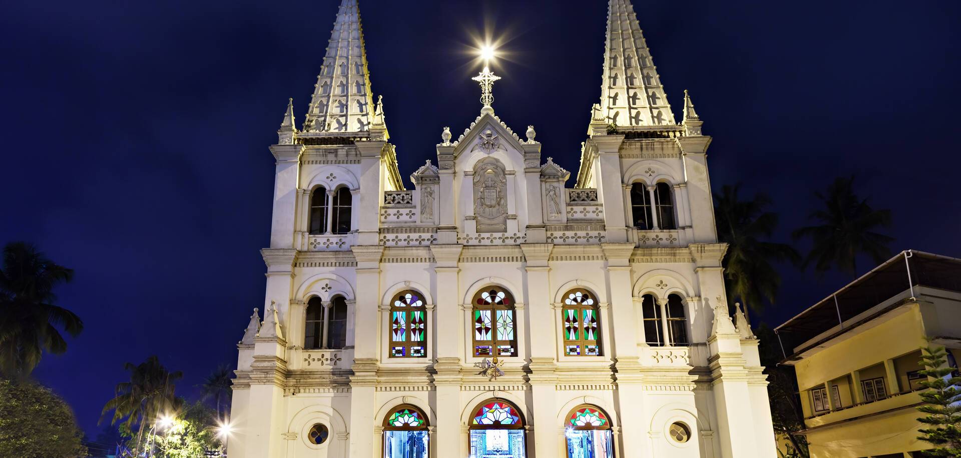 Santa Cruz Basilica at night