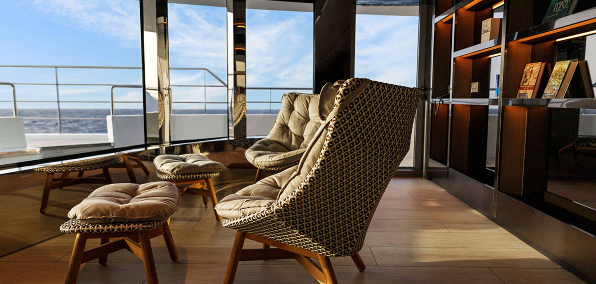 Observation Lounge on Emerald Azzurra