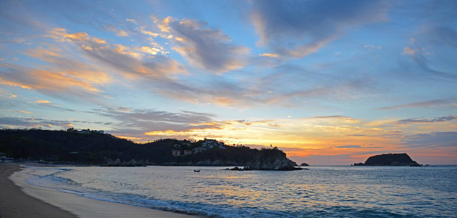 Sunrise at Tangolunda Beach, Huatulco