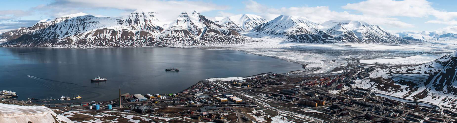 A panoramic view of Longyearbyen